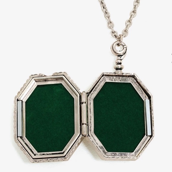 🐍Harry Potter Horcrux Slytherin Locket Necklace🐍 - Picture 3 of 8